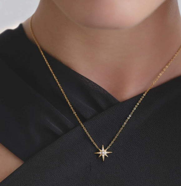 ¿Dónde conseguir collares delicados en Colombia? Ideas para elegir piezas que sí combinen contigo