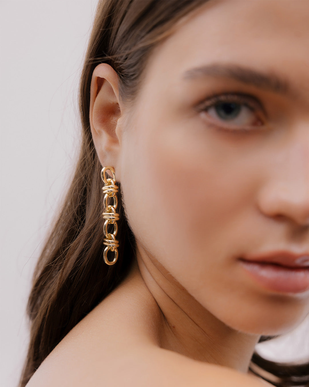 Aretes Eslabones Cruzados