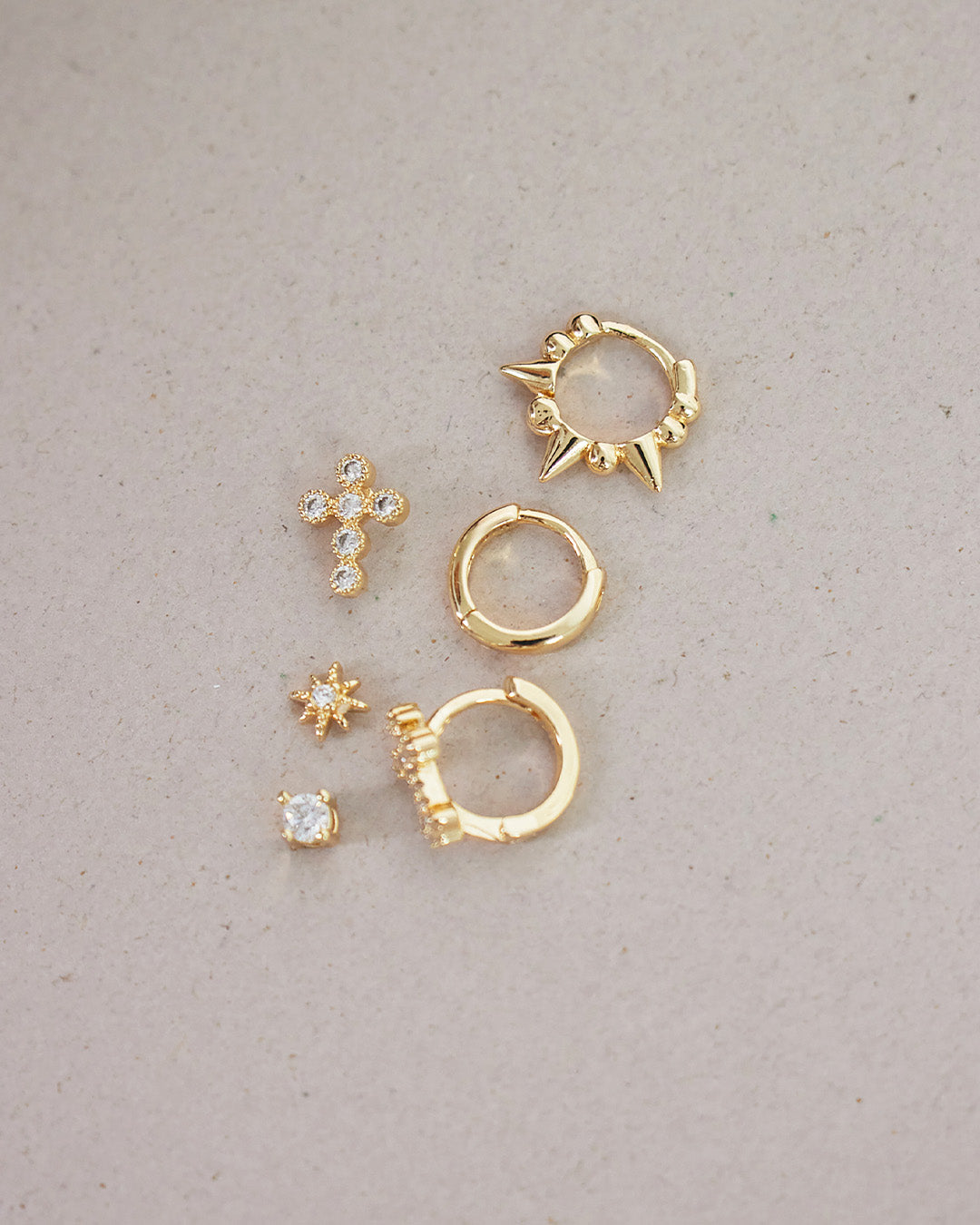 Set de Aretes Solitarios Cruz