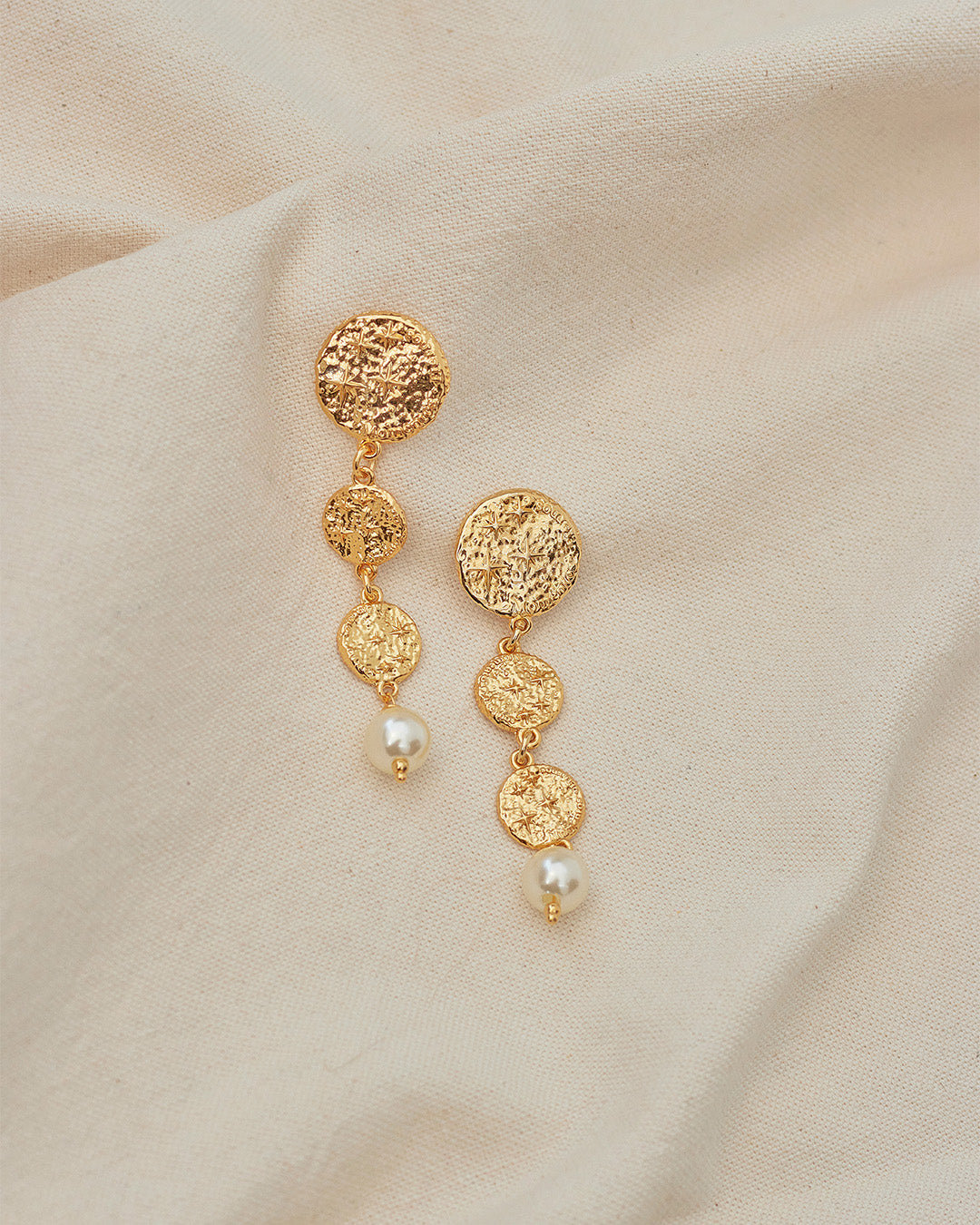 Maxi aretes Celeon con dijes de estrellas y dijes martillados