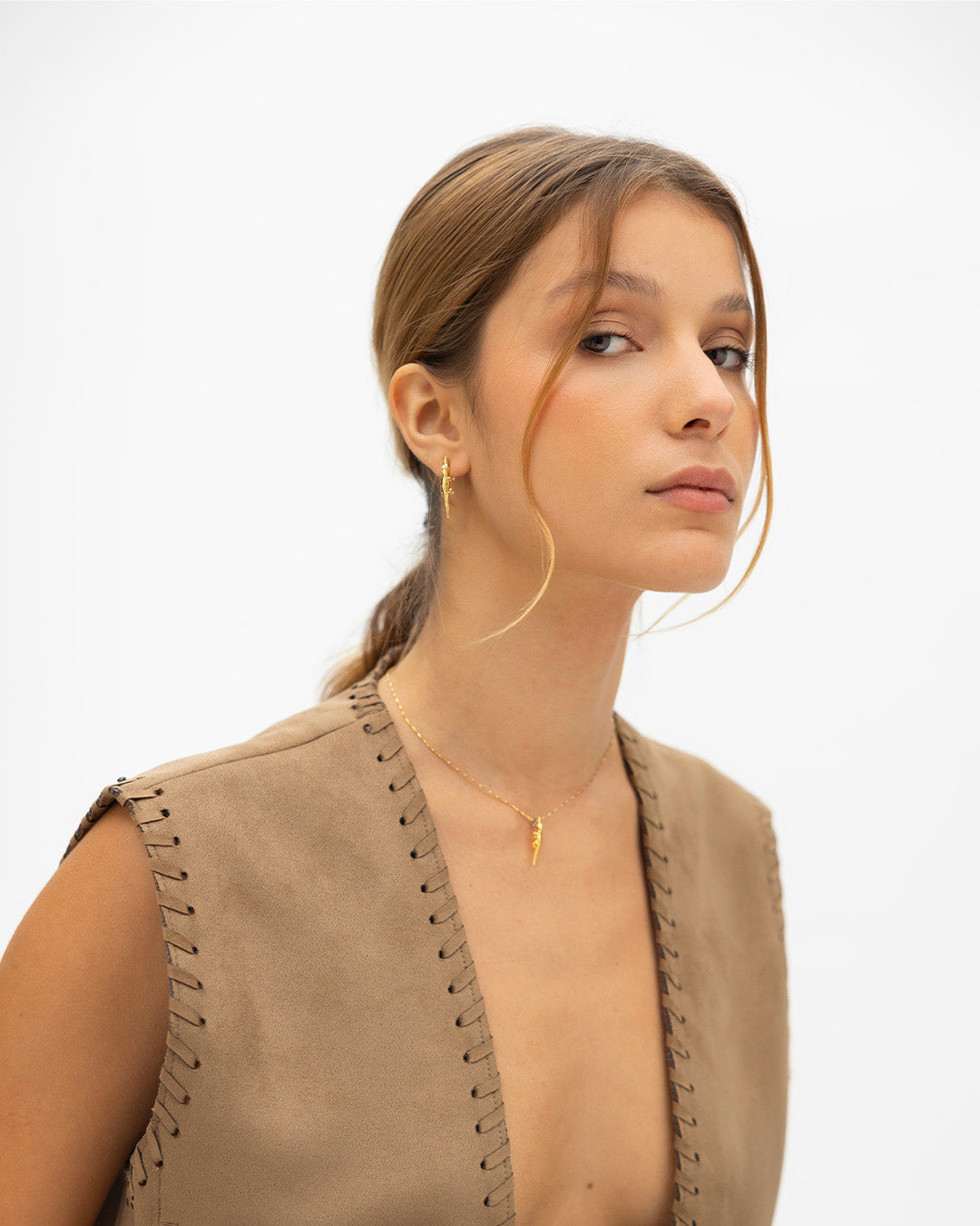 Set de collar y aretes con dijes mini de caimán